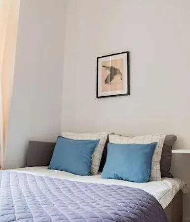 Mini Kawalerka W Samym Centrum Warszawy Apartman *